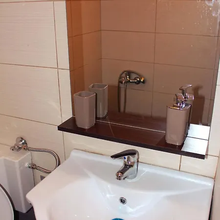 Amazing Next To Center Only 9 Minutes Walk Lägenhet