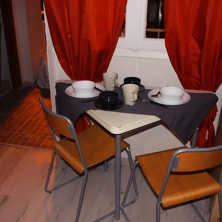 Amazing Next To Center Only 9 Minutes Walk *