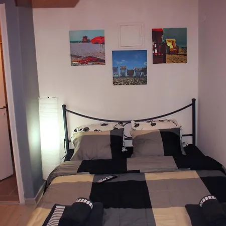 Amazing Next To Center Only 9 Minutes Walk